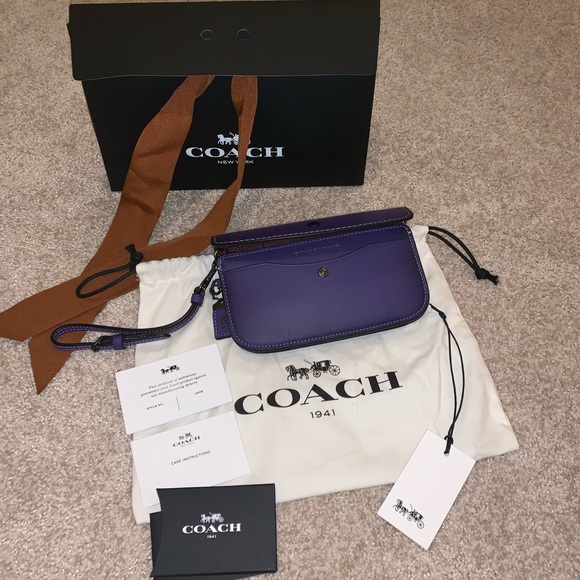 Coach wristlet - Picture 1 of 8
